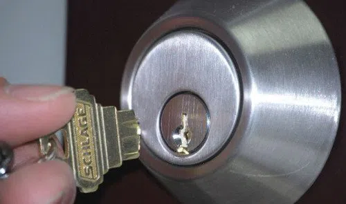 Royal Locksmith Store Brighton, MA 617-514-9932 - key-broke-in-lock